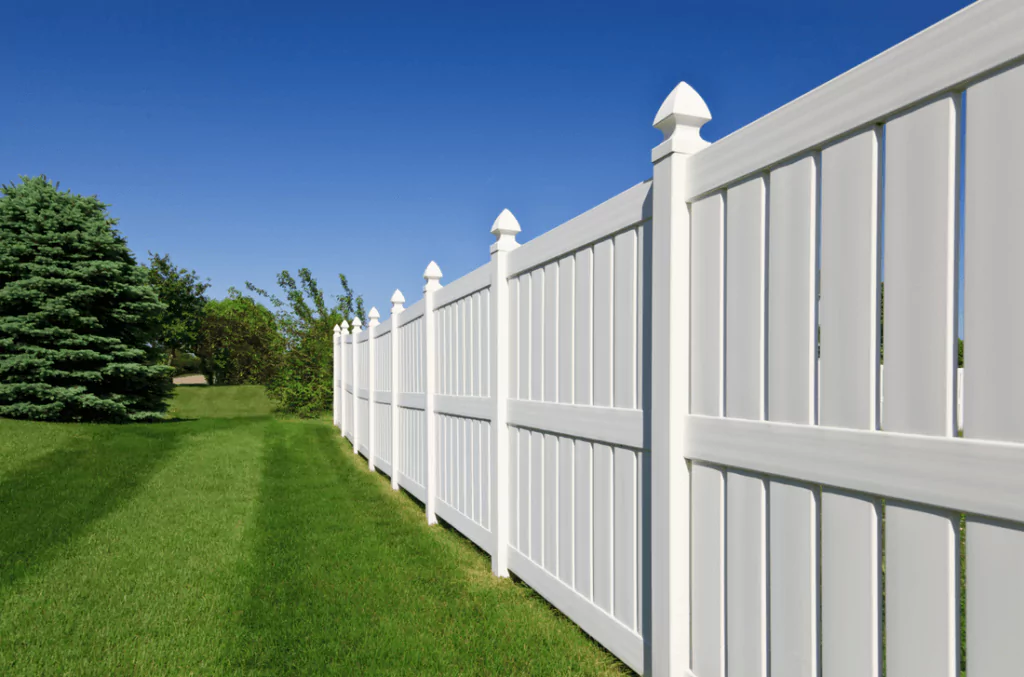 white-vinyl-fence-cover